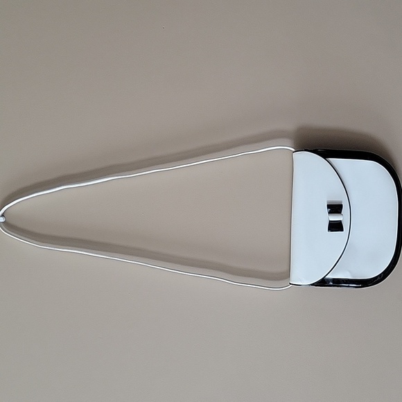 🌟Host Pick🌟Bally Vintage White Leather Crossbody with Black Bow and Black Trim - Picture 2 of 11
